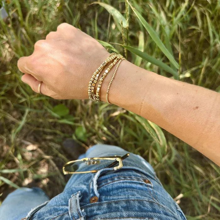 Alexa Leigh - Alternating Square and Round beaded Bracelet in Gold 6.5
