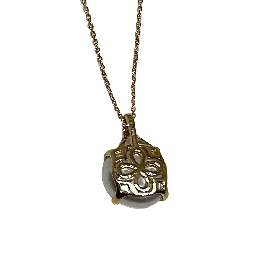 Coin Pearl Pendant 18" Chain