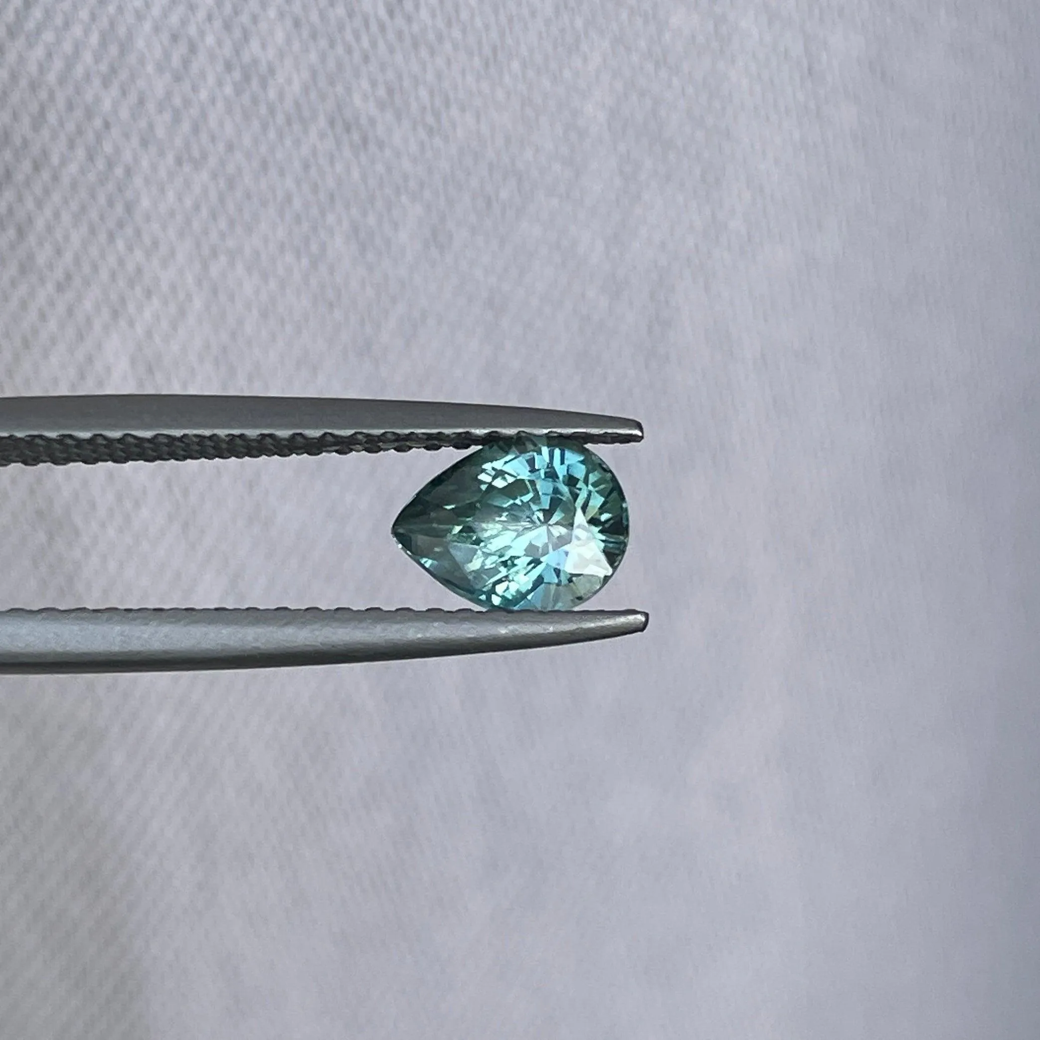 FINE Vivid Green CERTIFIED 1.09 ct HEATED Sapphire Pear Cut heat treated
