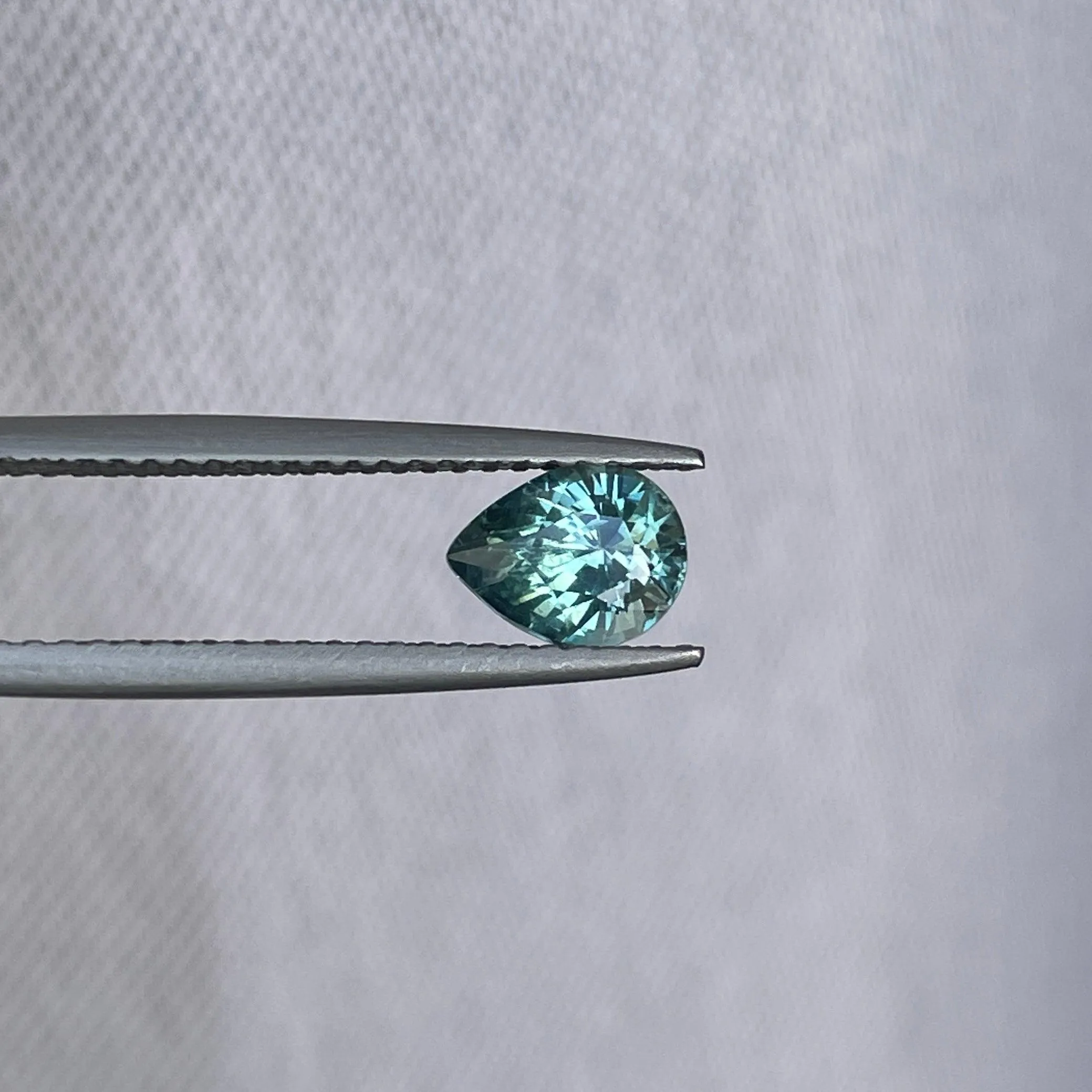 FINE Vivid Green CERTIFIED 1.09 ct HEATED Sapphire Pear Cut heat treated