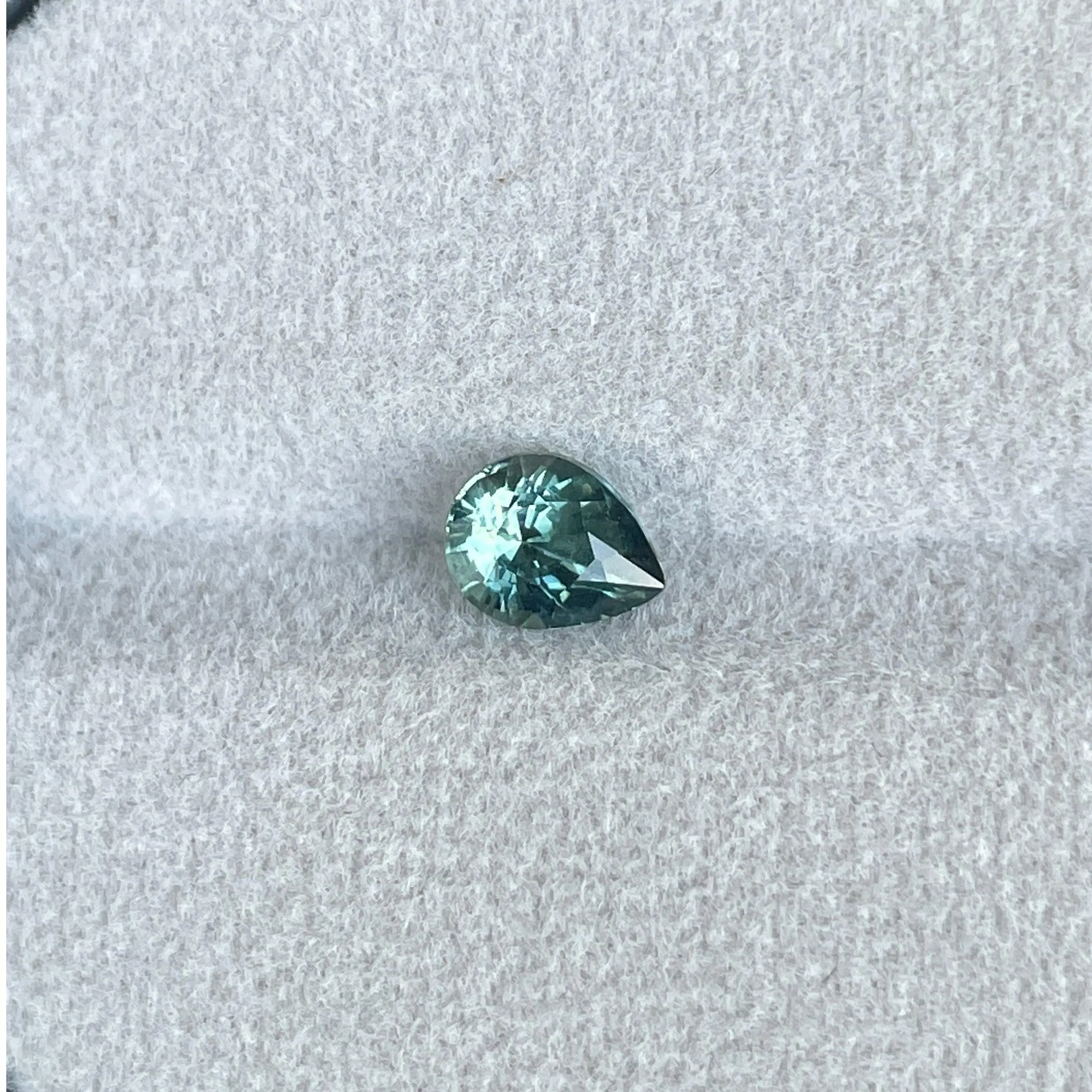 FINE Vivid Green CERTIFIED 1.09 ct HEATED Sapphire Pear Cut heat treated