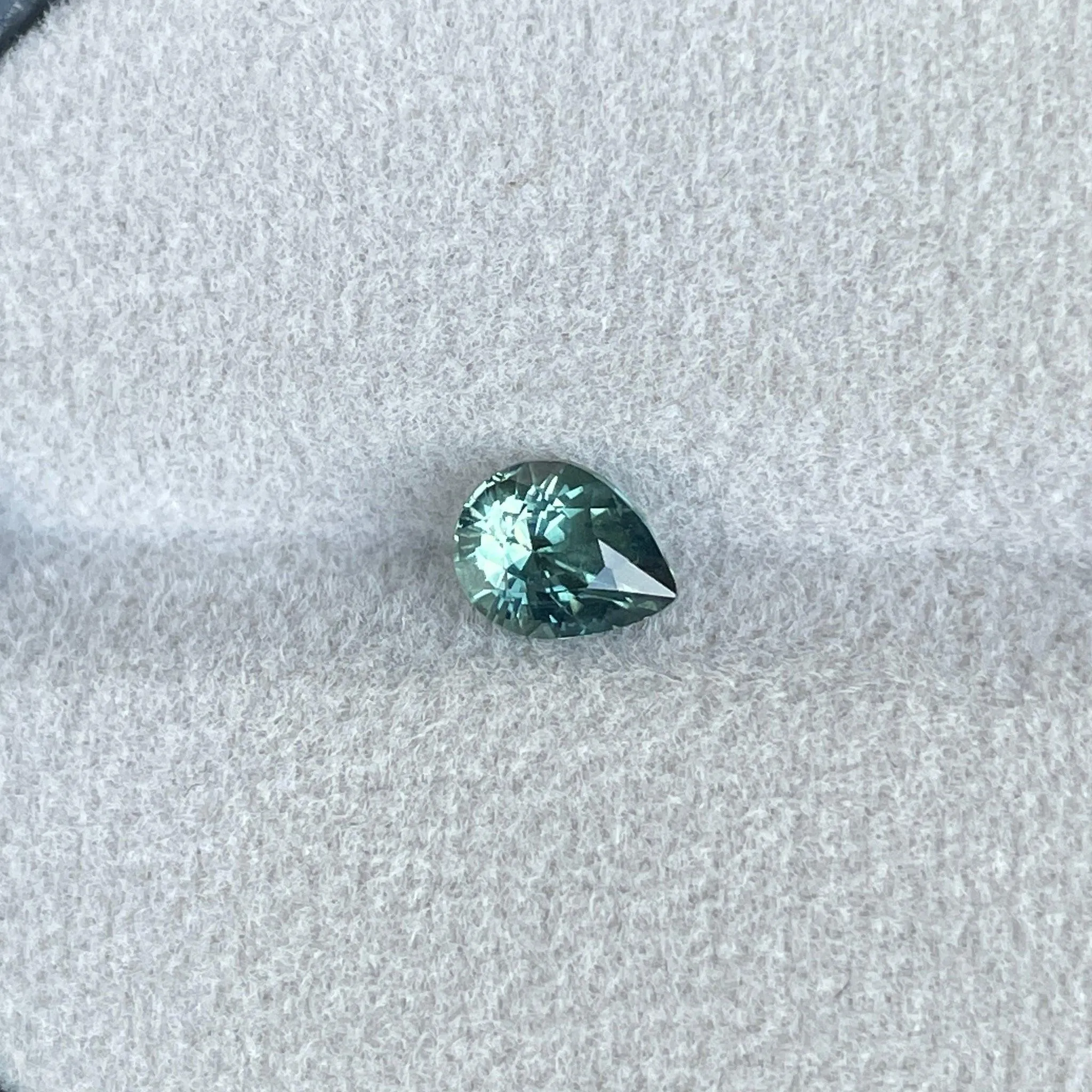 FINE Vivid Green CERTIFIED 1.09 ct HEATED Sapphire Pear Cut heat treated