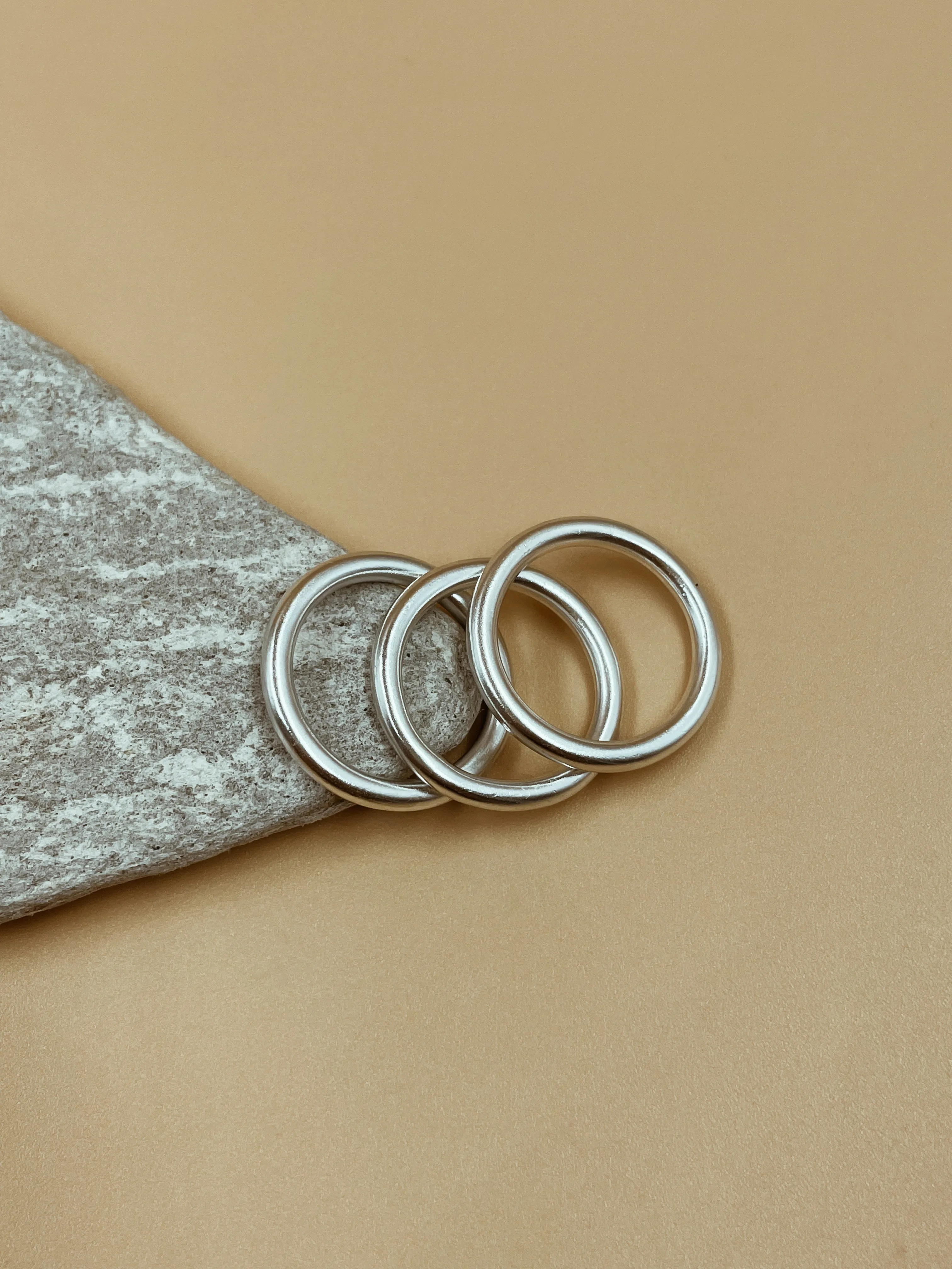 Jacqueline Fernandez in Baby Lucia Rings in Silver Tone - Set of 3