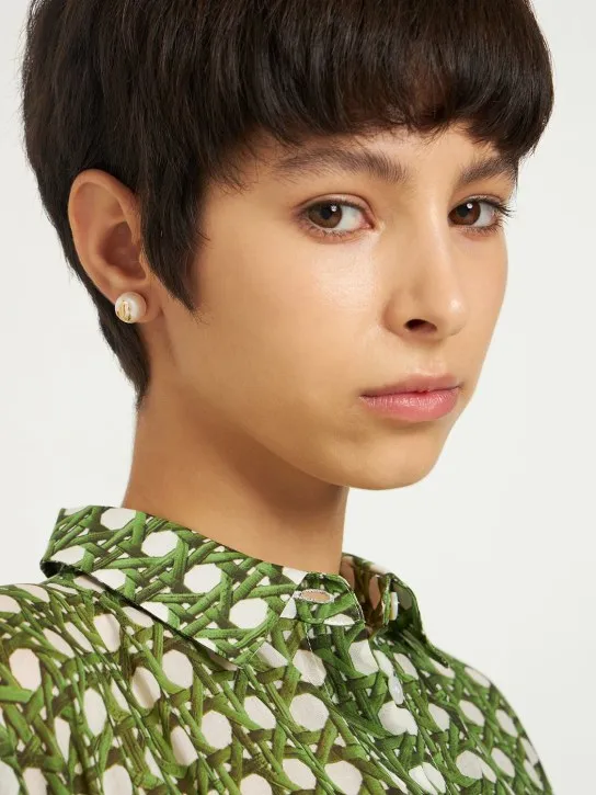 Jimmy Choo   JC imitation pearl stud earrings 