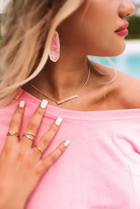 Kendra Scott Kelsey Gold Pendant Necklace in Coral Kyocera Opal