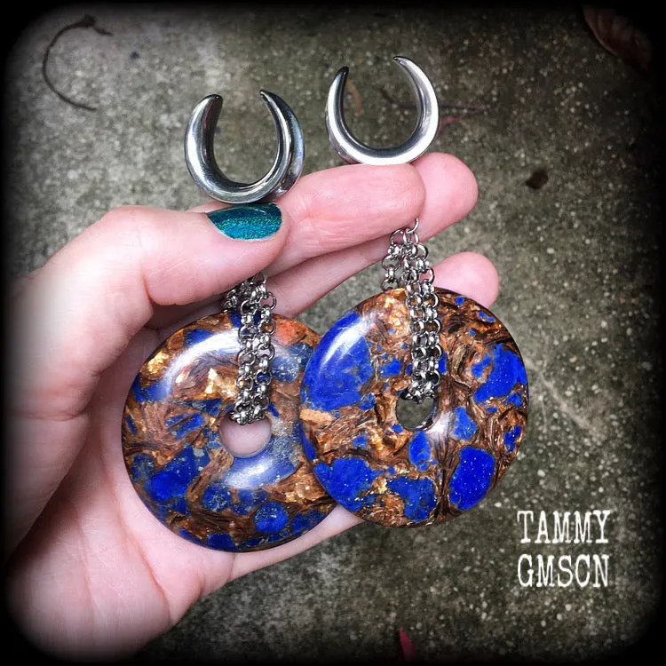 Lapis lazuli and bronzite ear weights