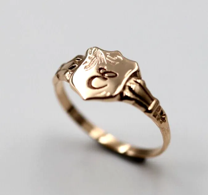 Size P, 9ct 9kt Yellow, Rose or White Gold Shield Signet Ring   Engraving of one initial