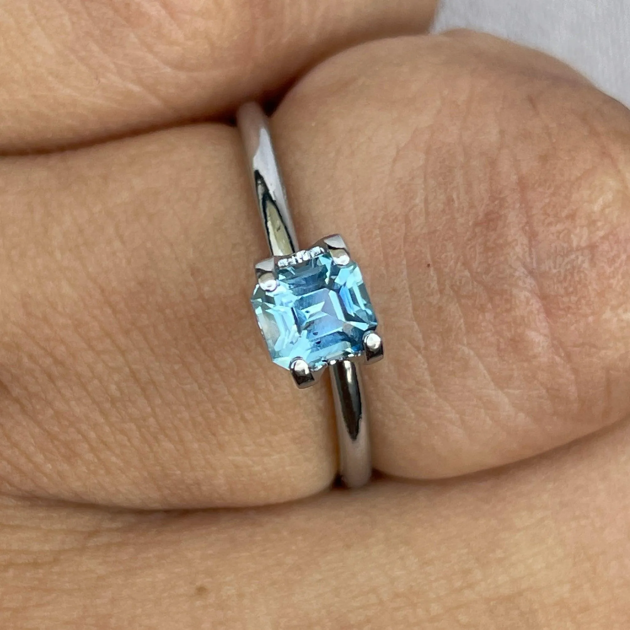Teal sapphire | natural, bluish green, Emerald cut, VVS, 0.78ct, Madagascar