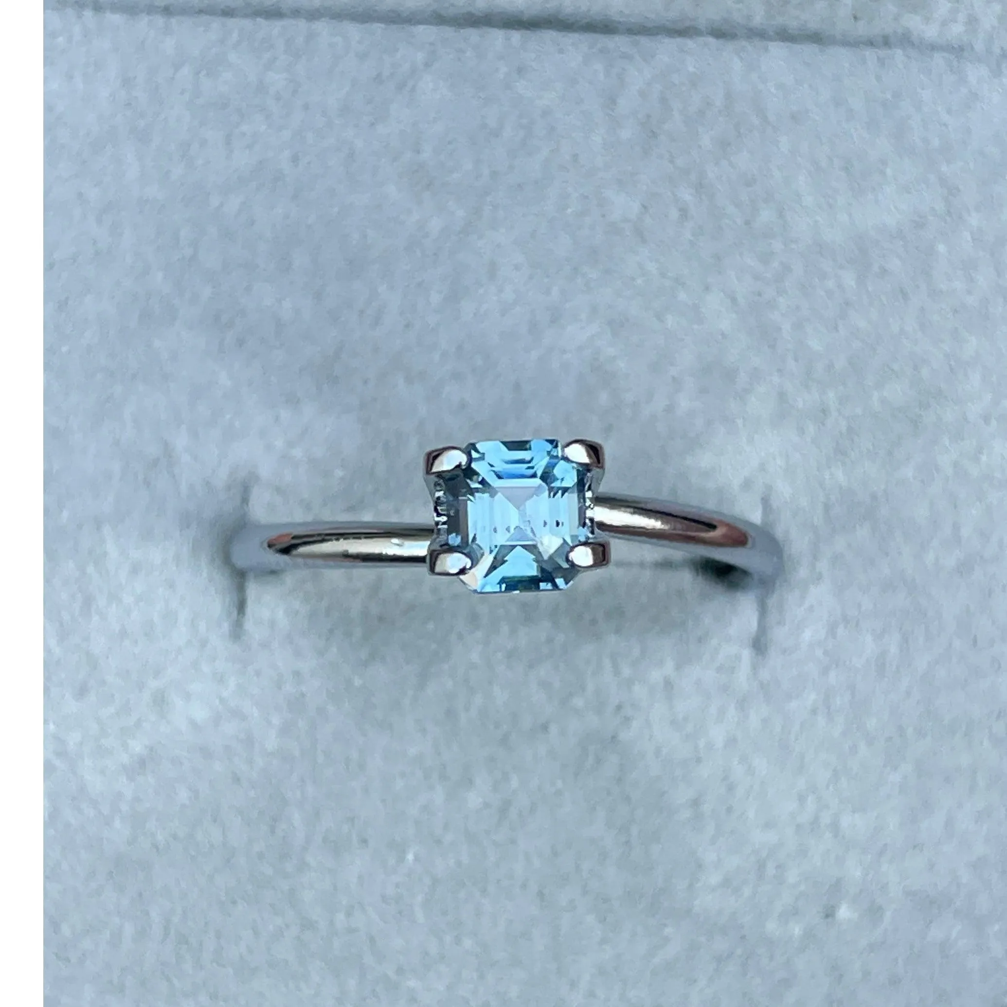 Teal sapphire | natural, bluish green, Emerald cut, VVS, 0.78ct, Madagascar