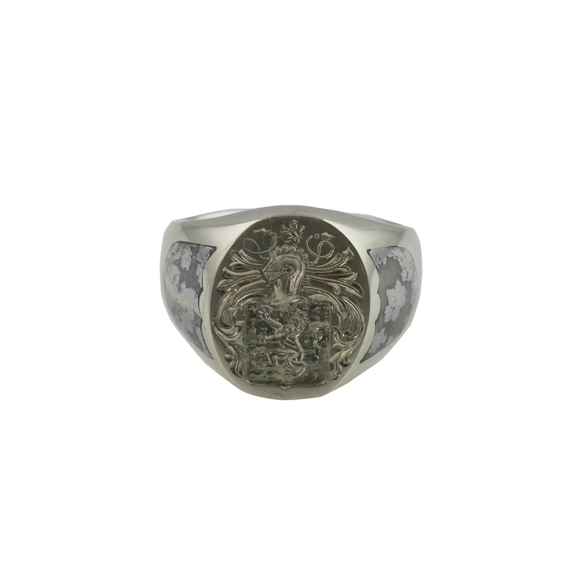 WHITE GOLD SIGNET RING